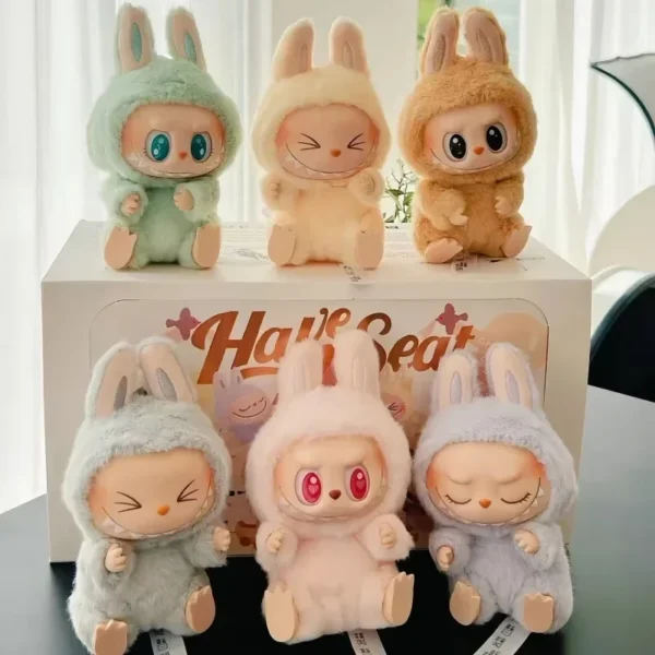 Boneco Colecionável Labubu "Have a Seat" – Blind Box 1:1 | Estilo Kawaii com Acabamento Flocking e Pingente Decorativo - Imagem 2